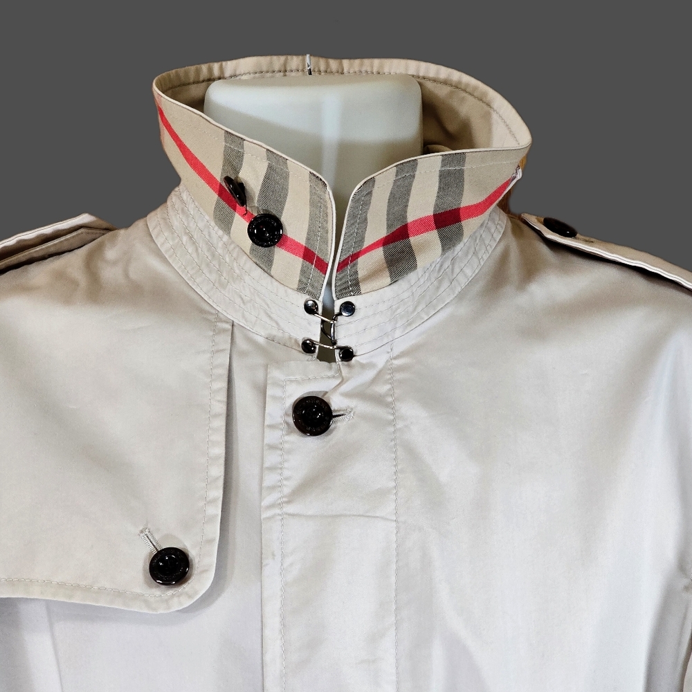 〽️ Vintage Burberry London | Classic Full-Length Trench Coat 〽️ - Picture 7 of 16